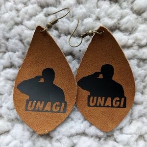 Friends Unagi earrings